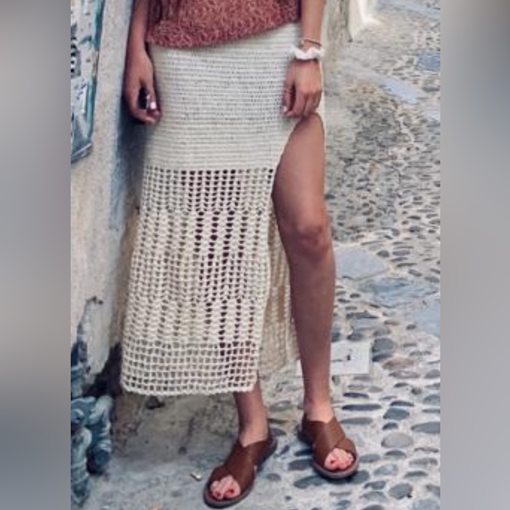 Flook the label skirt